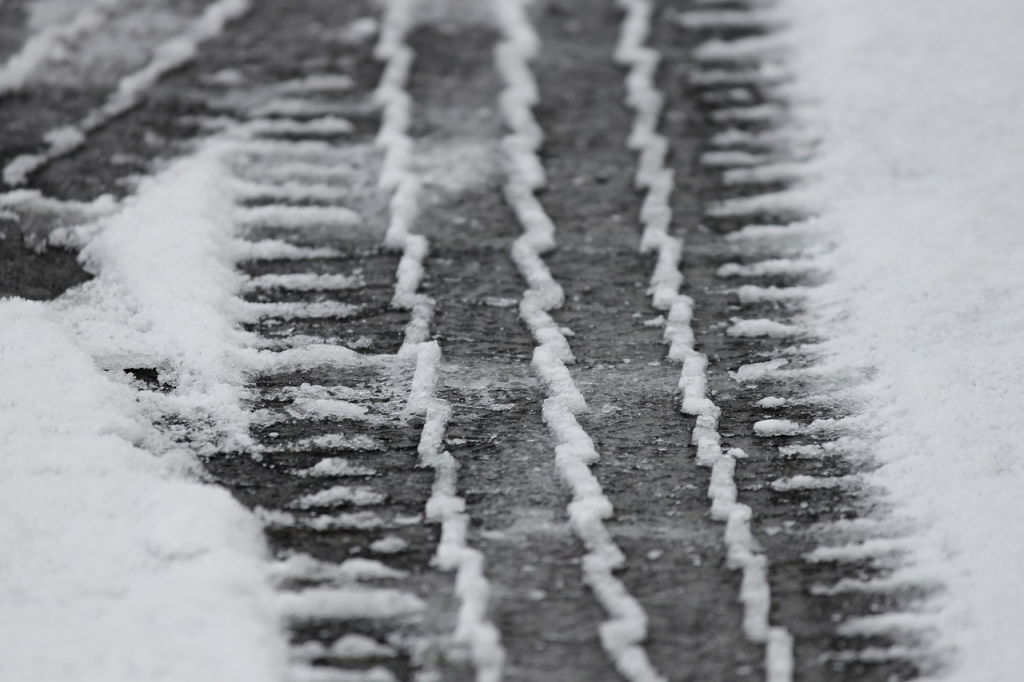 tire-tracks-3148803_1280.jpg