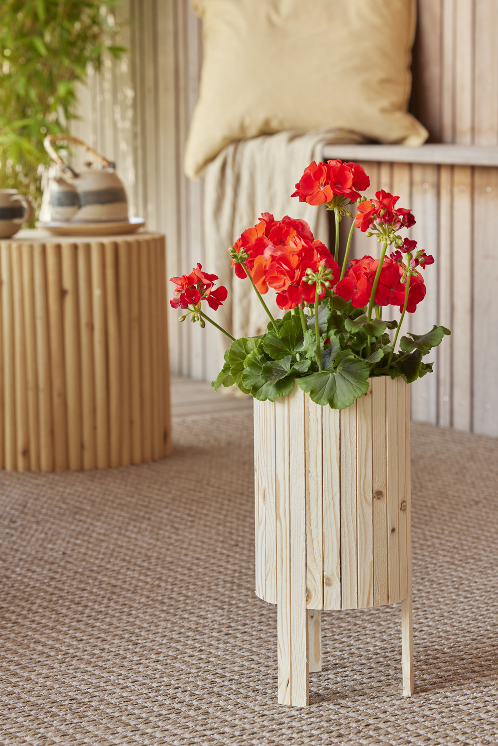 0_ind_2025_Geraniums_1020_DIY_Modern_Rustic_Slatted_Wooden _Planter_06 (2).jpg