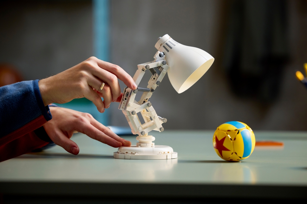 21357_LEGO Ideas Pixar Luxo Jr._02.jpg