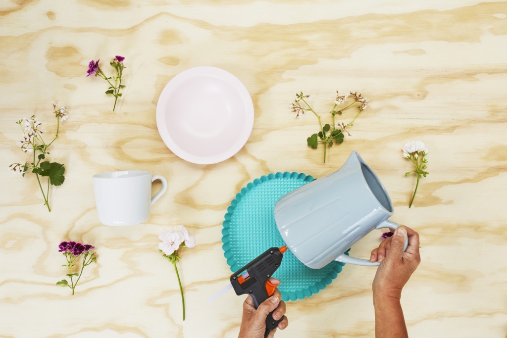 1_2023_Geraniums_3010_DIY_Flowering_Tableware_Pyramid_01.jpg