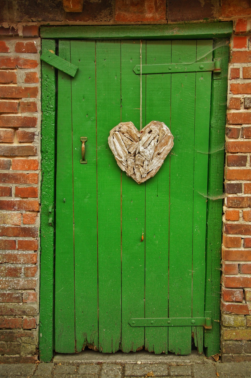 5_pixabay_old-wooden-door-4520410.jpg