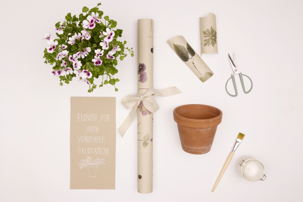 1_2026_Geraniums_2010_DIY_Wallpaper_Flower_Pot_01.jpg