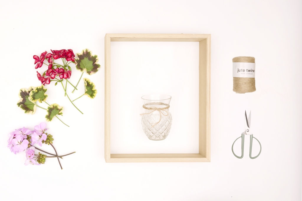1_2026_Geraniums_2030_DIY_Hanging_Vase_Frame_01.jpg