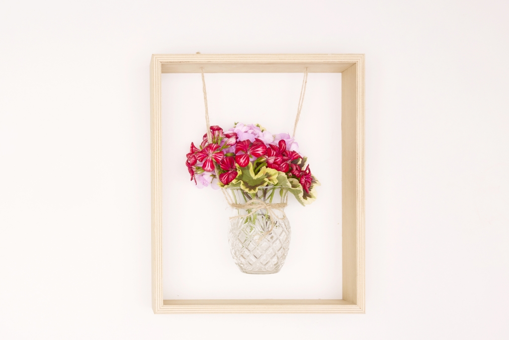 4_2026_Geraniums_2030_DIY_Hanging_Vase_Frame_04.jpg