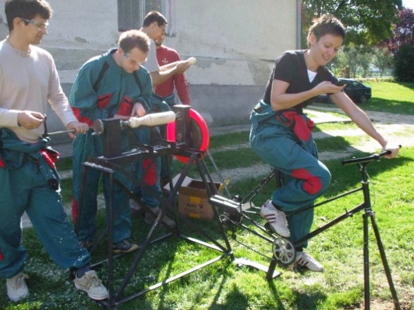 Biciklivel hajtott mobil faeszterga