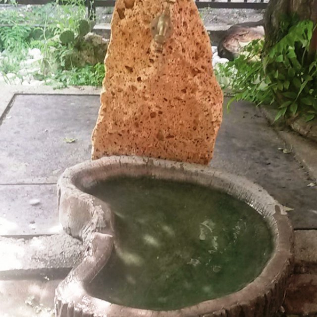 Bazaltkő kerti csap
