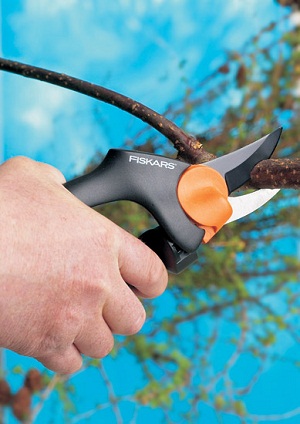 Mindent vágó Fiskars olló Mindent vágó Fiskars olló