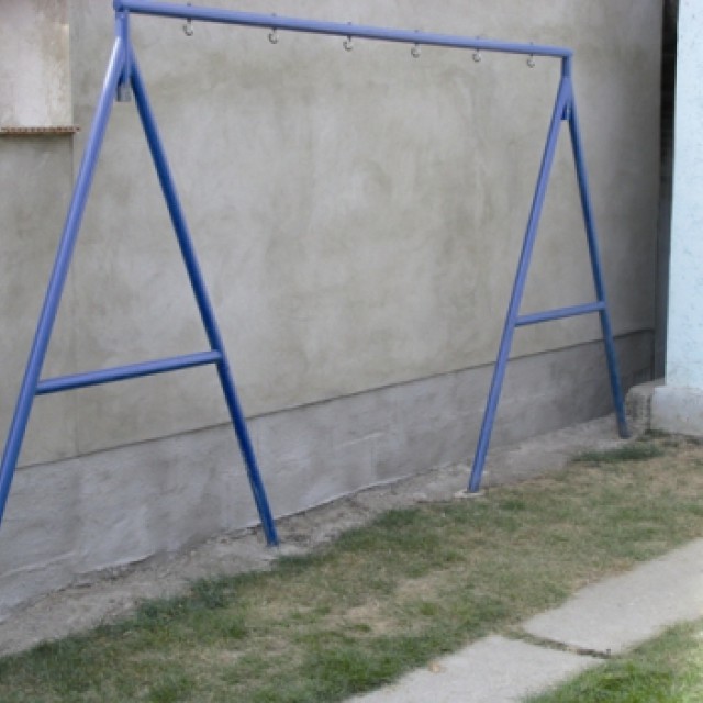 Fal mellé parkolható hinta