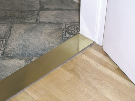 Ragasztott küszöb javítása Ragasztott küszöb javítása