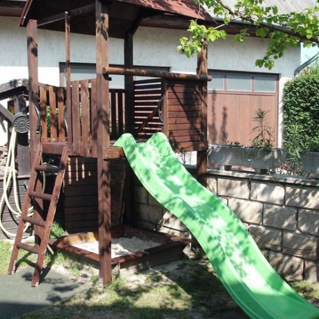 Csúszdás játszóház