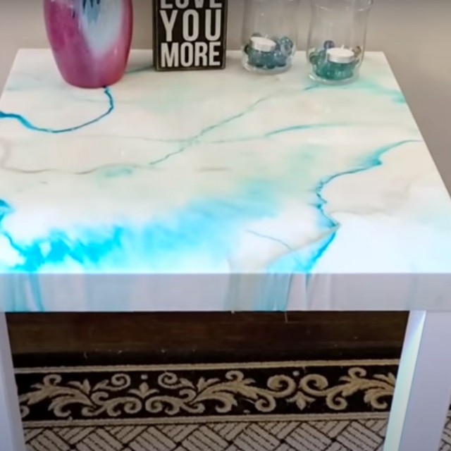 Így lesz az IKEA-s asztalból márványhatású bútor