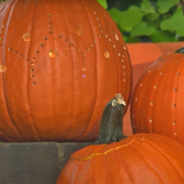 Dekorálj halloweeni tököt fúrógéppel