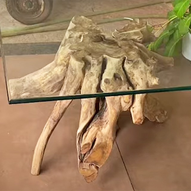 Fogott egy korhadt fatönköt és dohányzóasztalt barkácsolt belőle