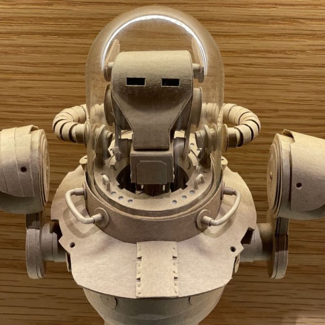 Futurisztikus robotok kartonpapírból