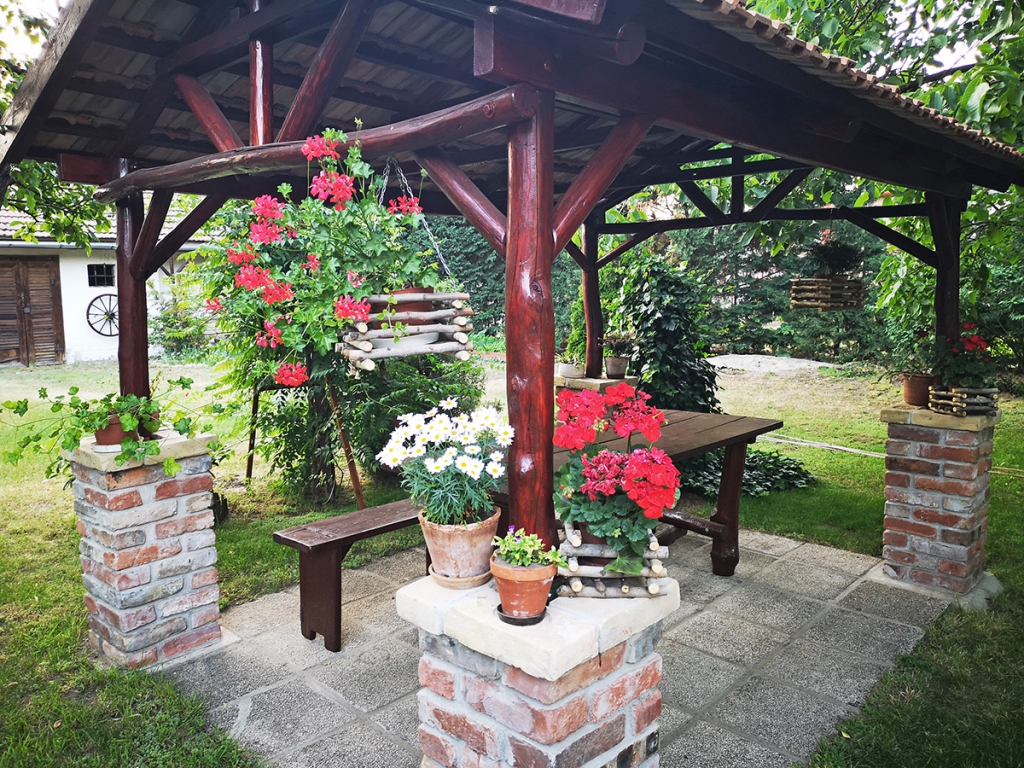 Kerti kiülő maradék anyagokból, szinte ingyen