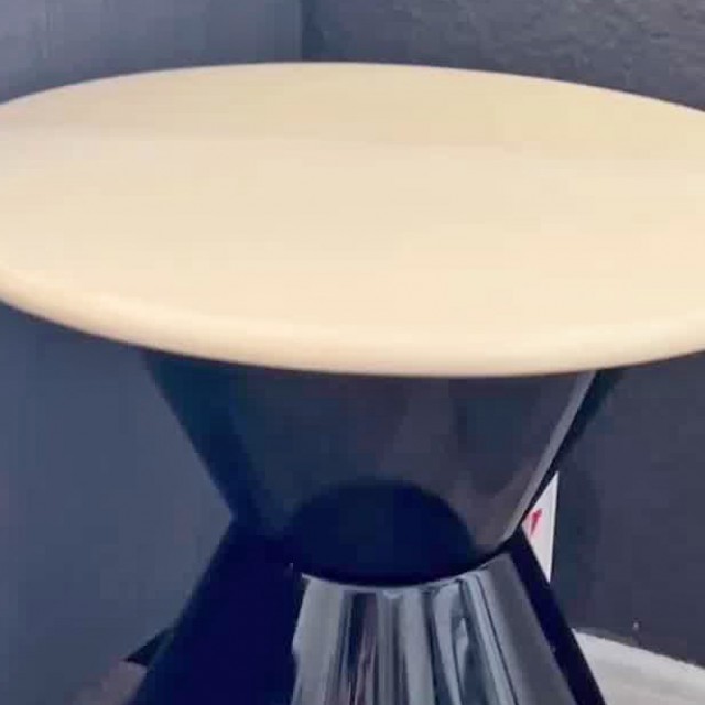 Trendi lerakóasztal IKEA-s szervírozótálakból