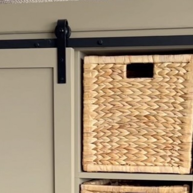 Így lesz az IKEA polcból tolóajtós szekrény