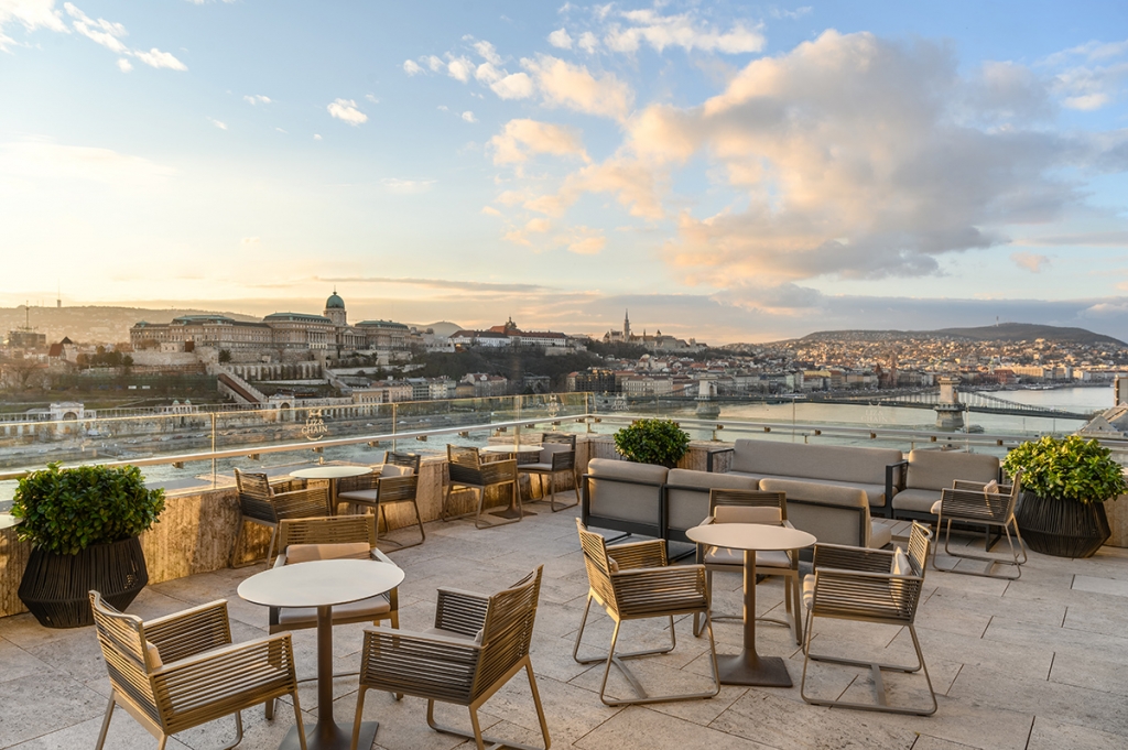 Elindult a tetőterasz szezon: vár a Liz & Chain Rooftop Bár