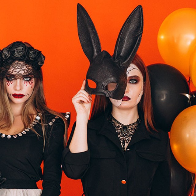 Fantasztikus halloweeni jelmezötletek egyedülállóknak, pároknak és gyerekeknek!