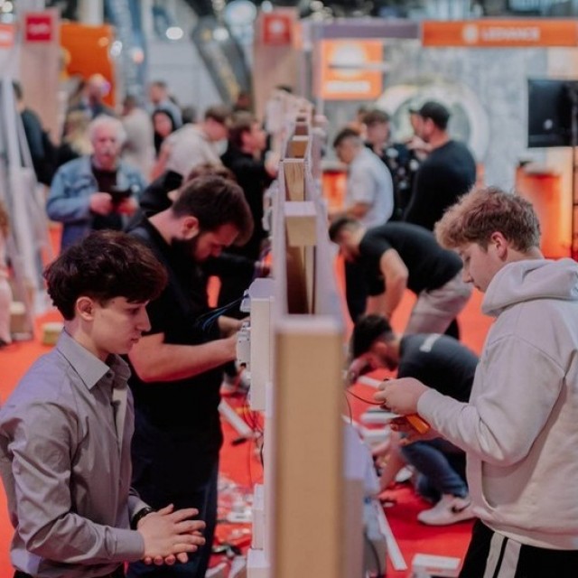 Színpad, LED-fal, stand-up: a Construmán mutatta meg magát a Daniella Electricity