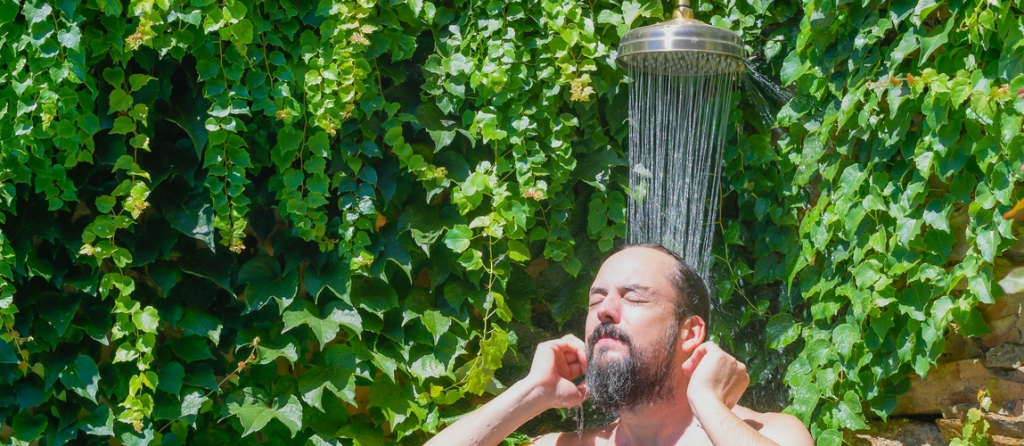 Kerti zuhany építése házilag: inspiráló DIY ötletek, amik segítenek a tervezésben!