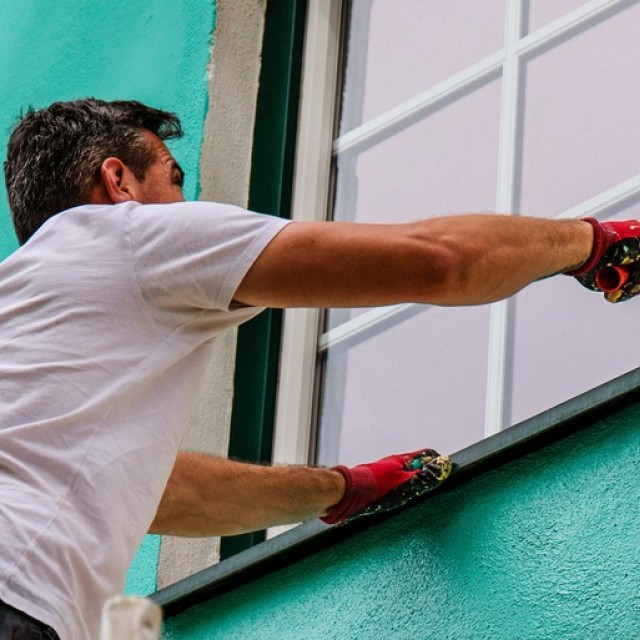 Homlokzatfestés – Védelem, színek, egyediség a ház külső falainak is jár!