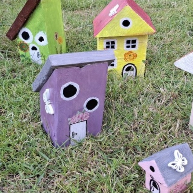 Manófalu díszíti a virágágyást: olvasónk ötlete egyszerre bájos és hihetetlenül kreatív!