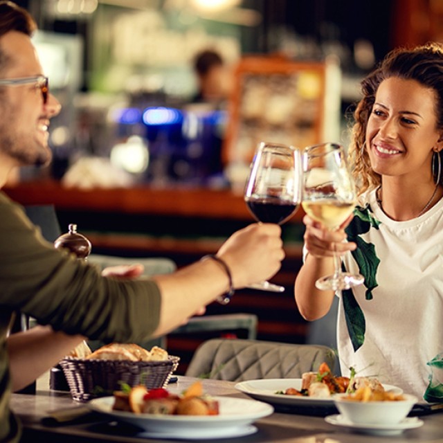 A klimatizált éttermek vonzzák a vendégeket: légkondival versenyelőnyt szerezhetnek a vendéglátósok