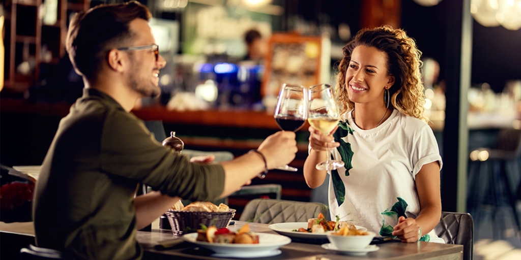 A klimatizált éttermek vonzzák a vendégeket: légkondival versenyelőnyt szerezhetnek a vendéglátósok