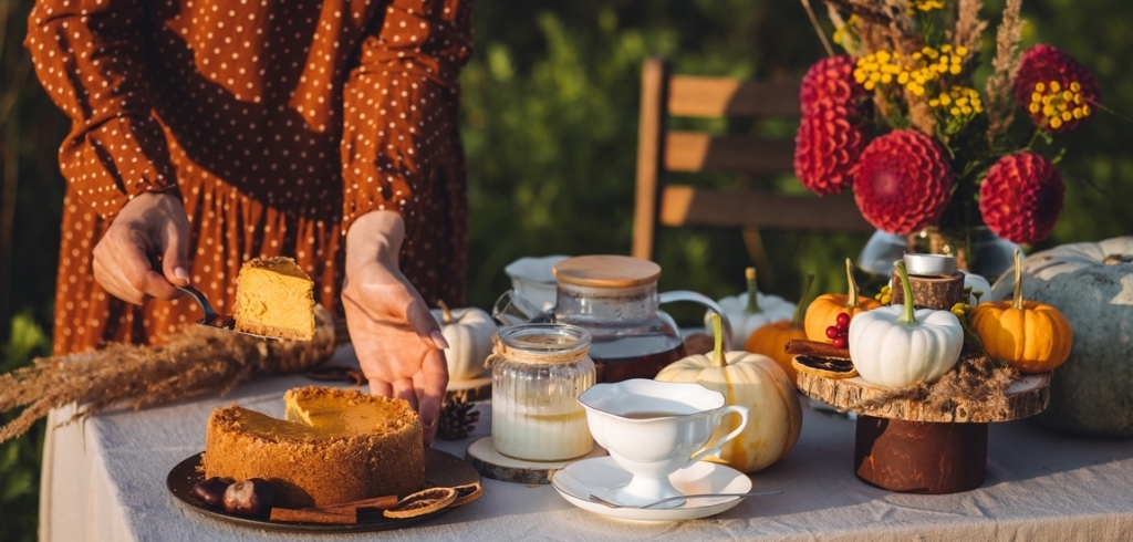 Így lehet látványos és hangulatos egy őszi vacsora a kertben: hívd meg a családot, barátokat! Így lehet látványos és hangulatos egy őszi vacsora a kertben: hívd meg a családot, barátokat!