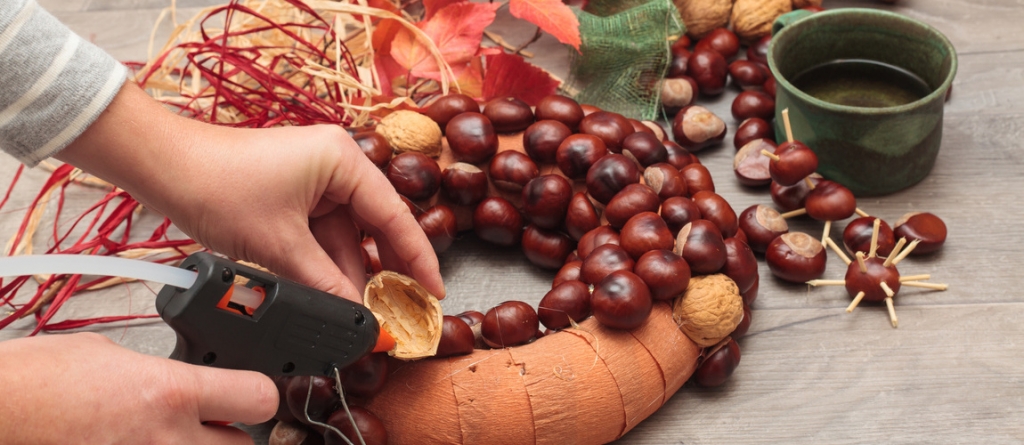 Gesztenyét gyűjtöttek a gyerekek? Ne dobd ki, készíts belőlük látványos őszi dekorációt! Gesztenyét gyűjtöttek a gyerekek? Ne dobd ki, készíts belőlük látványos őszi dekorációt!