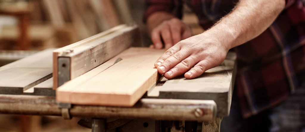 Barkácsolj fából: 2 dekoratív és hasznos ötletet mutatunk, ha ez a kedvenc alapanyagod!
