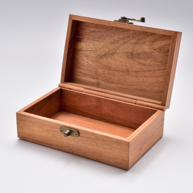 Van egy üres fadobozod? Készíts belőle bájos dekorációt a gyerekszobába!