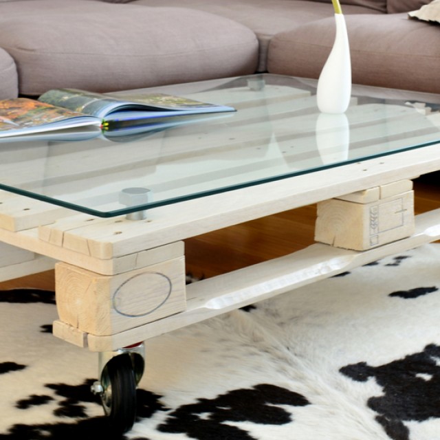 Zseniális, hányféle asztal barkácsolható raklapokból: mutatunk 10 remek példát fotókkal