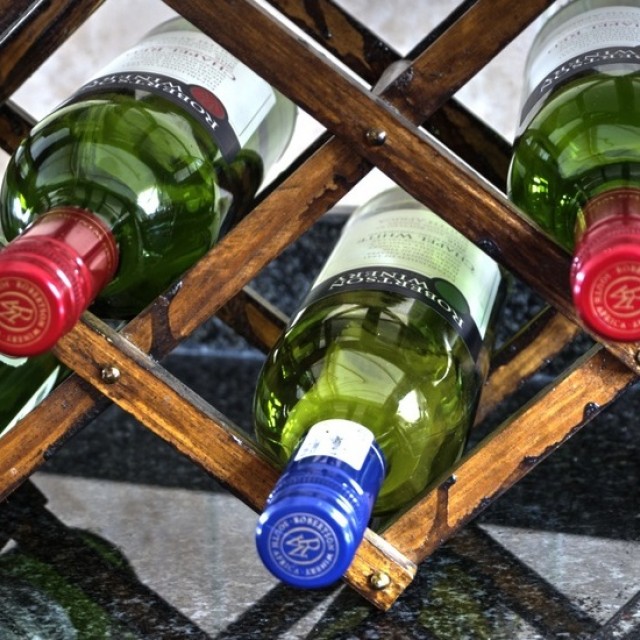 Készíts házilag stílusos bortároló polcot: mutatunk néhány remek ötletet!